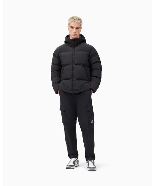 EMPORIO ARMANI EA7(エンポリオアルマーニイーエーセブン)の「【エンポリオ アルマーニ EA7】オーバーサイズロゴフードパデッドジャケット(ダウンジャケット/コート・メンズ・グレイッシュブルー/ブラック・LARGE/X-LARGE/SMALL/MEDIUM/X-SMALL)」の12枚目の写真