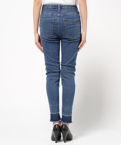 MOUSSY（マウジー）の「iSKO HW EMOTION hem SKINNY（デニムパンツ・レディース・ライトブルー・26inch/24inch/23inch/27inch/25inch）」の4枚目の写真