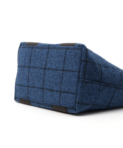 HARRIS TWEED（ハリスツイード）の「【Harris Tweed】ハリスツイード トートバッグS（トートバッグ・レディース・ブルー系その他/ライトグレー/レッド・ONE SIZE）」の5枚目の写真