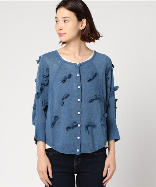 POU DOU DOU(プードゥドゥ)の「シフォンリボン付きドルマンカーディガン(カーディガン/ボレロ・レディース・レッド/ブルー/ベージュ・3)」の4枚目の写真