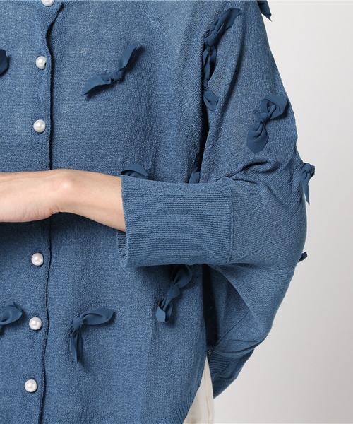 POU DOU DOU(プードゥドゥ)の「シフォンリボン付きドルマンカーディガン(カーディガン/ボレロ・レディース・レッド/ブルー/ベージュ・3)」の8枚目の写真