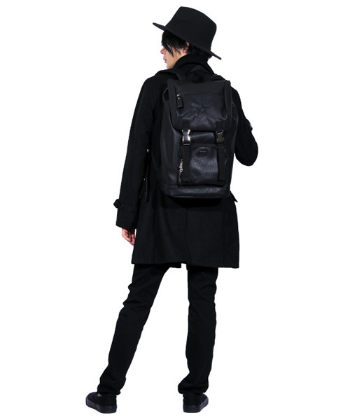 ８(eight)（エイト）の「スクエア リュックサック リュック PUレザー （バックパック/リュック・メンズ・ホワイト/ブラック×ホワイト/ブラック・FREE）」の5枚目の写真