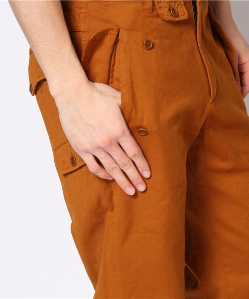 KATHARINE HAMNETT LONDON （キャサリンハムネットロンドン）の「アーカイブカーゴ（カーゴパンツ・メンズ・ブラウン/カーキ・LARGE/MEDIUM）」の7枚目の写真