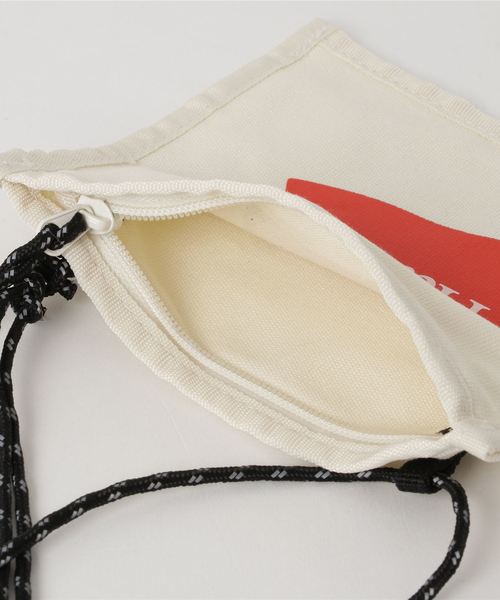 HANES(ヘインズ)の「【Hanes / ヘインズ】 スクエア サコッシュ(ショルダーバッグ・メンズ・ホワイト/ブラック/ベージュ・FREE)」の6枚目の写真