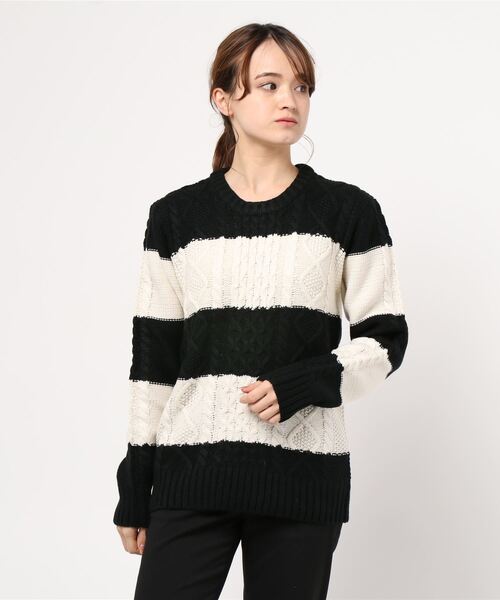 Bling Leads（ブリングリーズ）の「【Bl】【Bling Leads】ケーブルクルーニット（ニット/セーター・レディース・ブラック/ネイビー/レッド/ワインレッド/ホワイト系その他/ブラック系その他/グレー系その他/ブルー系その他/キャメル/ホワイト系その他2/ブラック系その他2/グレー系その他2/ブラウン/ベージュ/ライトパープル/ネイビー×ホワイト/ブラック×ホワイト/グリーン系/その他2/その他1/ブルーグレー・MEDIUM/LARGE/X-LARGE）」の5枚目の写真