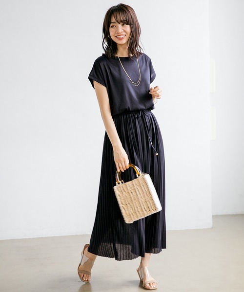 A part by（アパートバイ）の「Pドロストプリーツマキシワンピース 832353（ワンピース・レディース・ネイビー/ブラウン/グリーン/グレー/イエロー・FREE）」の4枚目の写真