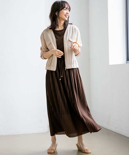 A part by（アパートバイ）の「Pドロストプリーツマキシワンピース 832353（ワンピース・レディース・ネイビー/ブラウン/グリーン/グレー/イエロー・FREE）」の8枚目の写真