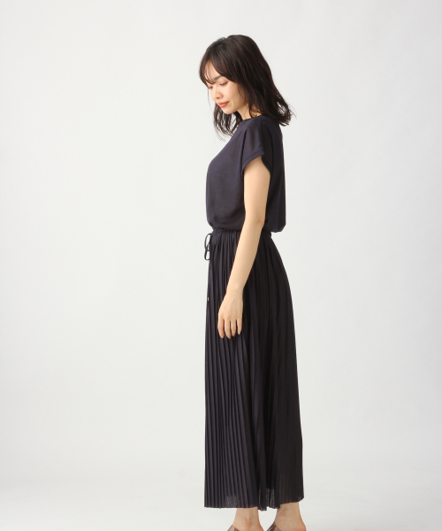 A part by（アパートバイ）の「Pドロストプリーツマキシワンピース 832353（ワンピース・レディース・ネイビー/ブラウン/グリーン/グレー/イエロー・FREE）」の18枚目の写真