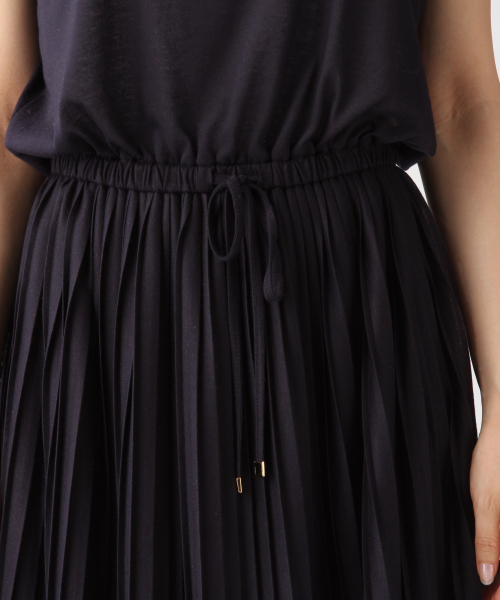 A part by（アパートバイ）の「Pドロストプリーツマキシワンピース 832353（ワンピース・レディース・ネイビー/ブラウン/グリーン/グレー/イエロー・FREE）」の22枚目の写真