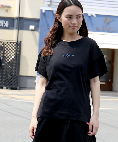 n'ee-ne（ネーネ）の「ロゴTシャツ（Tシャツ/カットソー・レディース・ブラック系その他2/ブラック系その他/ホワイト系その他2/ホワイト系その他・M）」の4枚目の写真