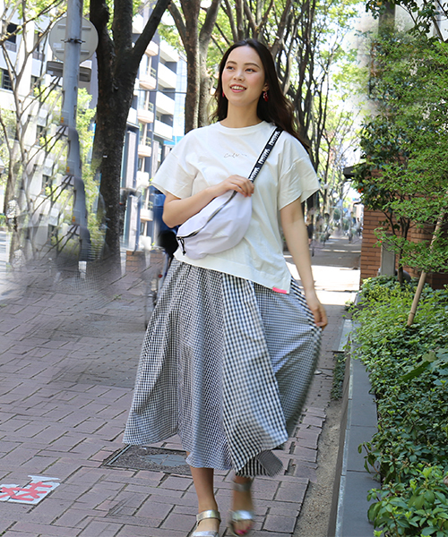 n'ee-ne（ネーネ）の「ロゴTシャツ（Tシャツ/カットソー・レディース・ブラック系その他2/ブラック系その他/ホワイト系その他2/ホワイト系その他・M）」の14枚目の写真