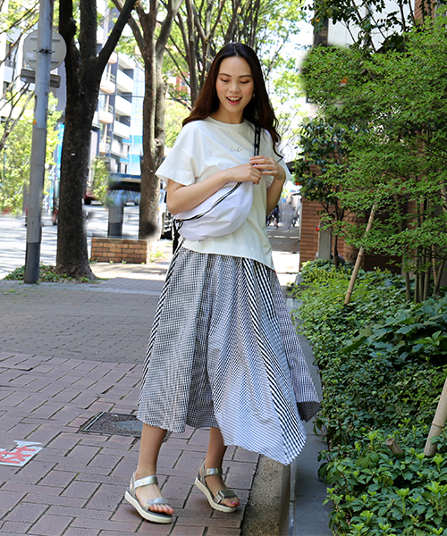 n'ee-ne（ネーネ）の「ロゴTシャツ（Tシャツ/カットソー・レディース・ブラック系その他2/ブラック系その他/ホワイト系その他2/ホワイト系その他・M）」の7枚目の写真