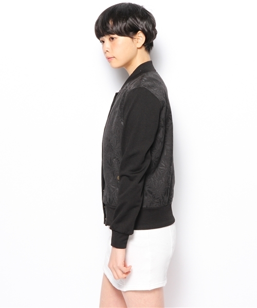 Khaju（カージュ）の「Khaju:ボタニカルジャカードブルゾン（ブルゾン・レディース・ホワイト/ブラック・ONE SIZE）」の5枚目の写真