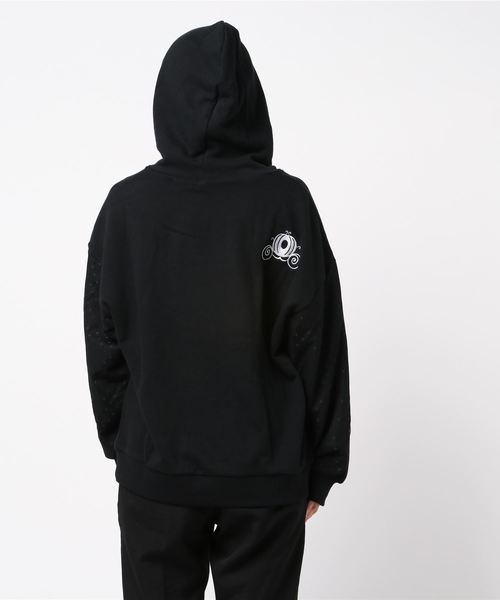 FRAPBOIS(フラボア)の「CINDERELLA パーカー(パーカー・レディース・ブラック・1)」の3枚目の写真