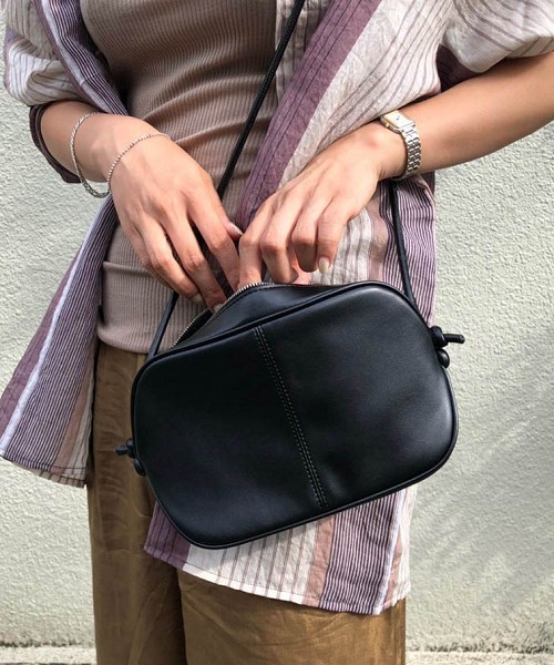 TODAYFUL（トゥデイフル）の「フェイクレザーショルダーバッグ