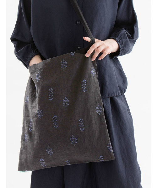 nop de nod（ノップドゥノッド）の「Laukku リネン刺繍 ショルダー（ショルダーバッグ・レディース・ブラック/キナリ・8）」の8枚目の写真