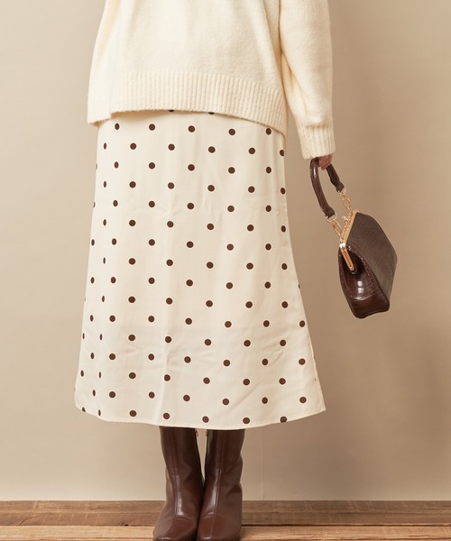 natural couture（ナチュラルクチュール）の「ドットロングスカート（スカート・レディース・ブラック/アイボリー/キャメル・FREE）」の4枚目の写真