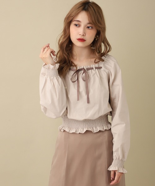 one after another NICE CLAUP(ワンアフターアナザーナイスクラップ)の「【WEB限定】リボンシャーリング2Wayブラウス(シャツ/ブラウス・レディース・オフホワイト/ベージュ/カーキ・FREE)」の3枚目の写真