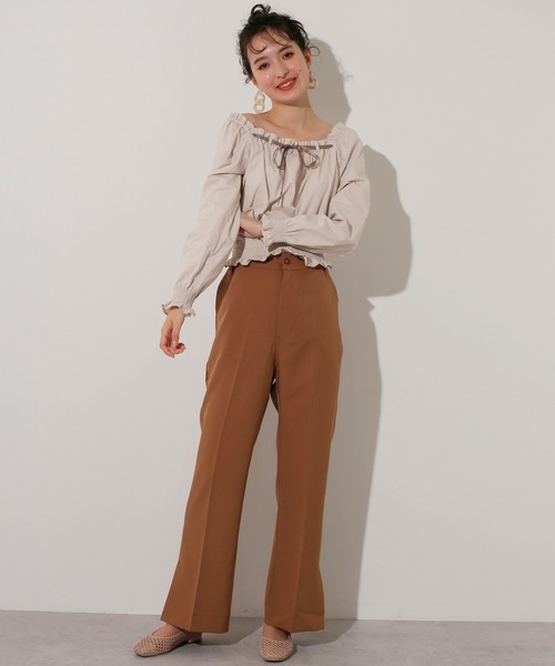 one after another NICE CLAUP(ワンアフターアナザーナイスクラップ)の「【WEB限定】リボンシャーリング2Wayブラウス(シャツ/ブラウス・レディース・オフホワイト/ベージュ/カーキ・FREE)」の6枚目の写真