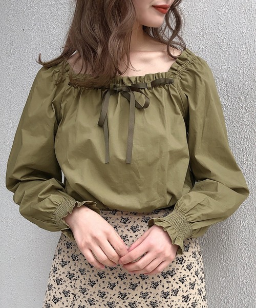 one after another NICE CLAUP(ワンアフターアナザーナイスクラップ)の「【WEB限定】リボンシャーリング2Wayブラウス(シャツ/ブラウス・レディース・オフホワイト/ベージュ/カーキ・FREE)」の10枚目の写真