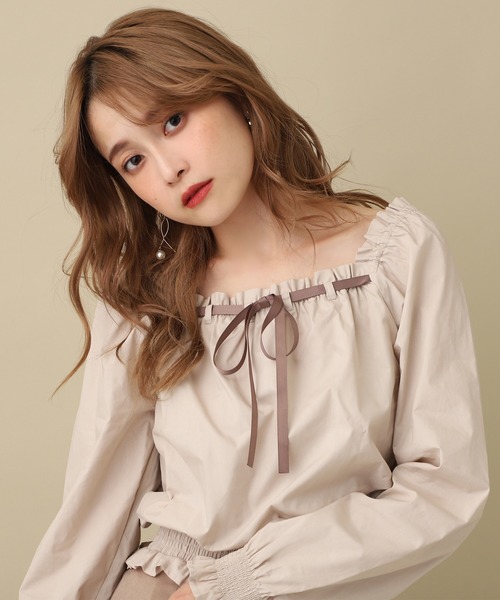 one after another NICE CLAUP(ワンアフターアナザーナイスクラップ)の「【WEB限定】リボンシャーリング2Wayブラウス(シャツ/ブラウス・レディース・オフホワイト/ベージュ/カーキ・FREE)」の12枚目の写真