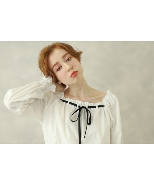 one after another NICE CLAUP(ワンアフターアナザーナイスクラップ)の「【WEB限定】リボンシャーリング2Wayブラウス(シャツ/ブラウス・レディース・オフホワイト/ベージュ/カーキ・FREE)」の19枚目の写真