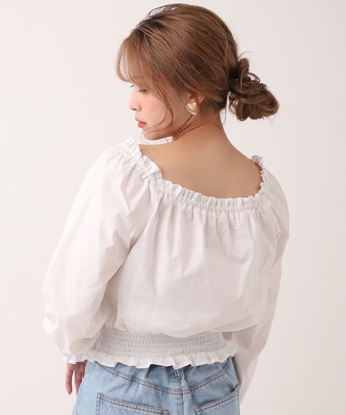 one after another NICE CLAUP(ワンアフターアナザーナイスクラップ)の「【WEB限定】リボンシャーリング2Wayブラウス(シャツ/ブラウス・レディース・オフホワイト/ベージュ/カーキ・FREE)」の4枚目の写真