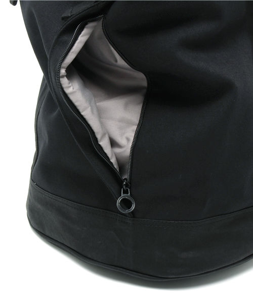 Lui's（ルイス）の「C6(シー・シックス) LAPTOP リュック（バックパック/リュック・メンズ・ネイビー/ブラック・FREE）」の4枚目の写真