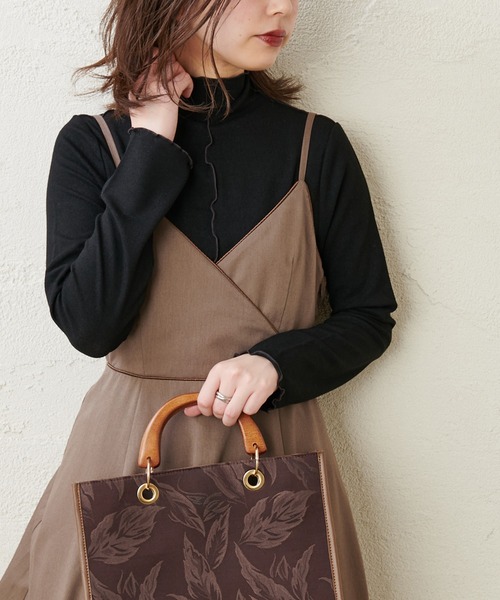 natural couture(ナチュラルクチュール)の「ほんのりシアーカットタートル(Tシャツ/カットソー・レディース・ブラック/ベージュ/グレー/アイボリー・FREE)」の12枚目の写真