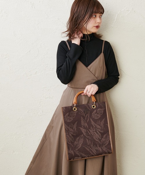 natural couture(ナチュラルクチュール)の「ほんのりシアーカットタートル(Tシャツ/カットソー・レディース・ブラック/ベージュ/グレー/アイボリー・FREE)」の13枚目の写真