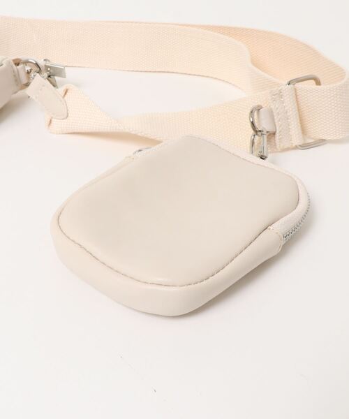 ACCOMMODE（アコモデ）の「ポーチつきボディバッグ（ボディバッグ/ウエストポーチ・レディース・パープル/ホワイト・FREE）」の5枚目の写真