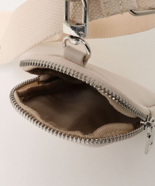 ACCOMMODE（アコモデ）の「ポーチつきボディバッグ（ボディバッグ/ウエストポーチ・レディース・パープル/ホワイト・FREE）」の7枚目の写真