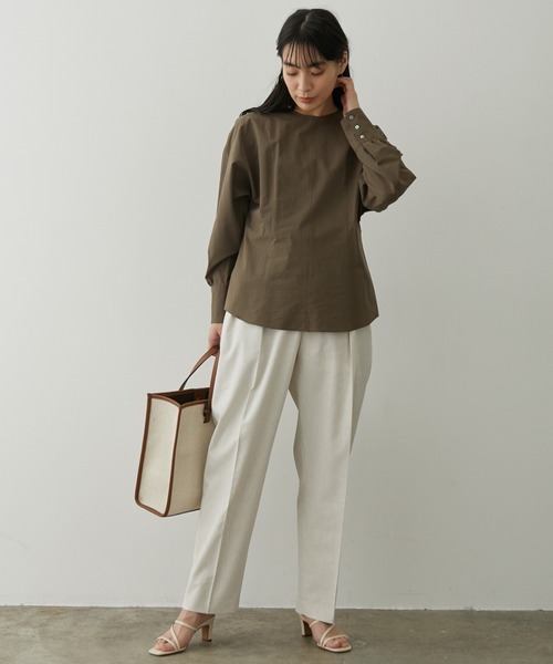 SALON adam et rope'（サロン アダム エ ロペ）の「バックベルト付き麻混タックパンツ（その他パンツ・レディース・ブラック/ベージュ/ライトグリーン・M/S）」の8枚目の写真