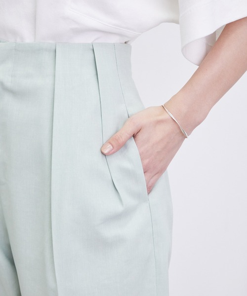 SALON adam et rope'（サロン アダム エ ロペ）の「バックベルト付き麻混タックパンツ（その他パンツ・レディース・ブラック/ベージュ/ライトグリーン・M/S）」の9枚目の写真