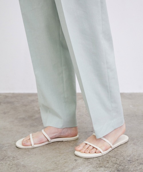 SALON adam et rope'（サロン アダム エ ロペ）の「バックベルト付き麻混タックパンツ（その他パンツ・レディース・ブラック/ベージュ/ライトグリーン・M/S）」の5枚目の写真