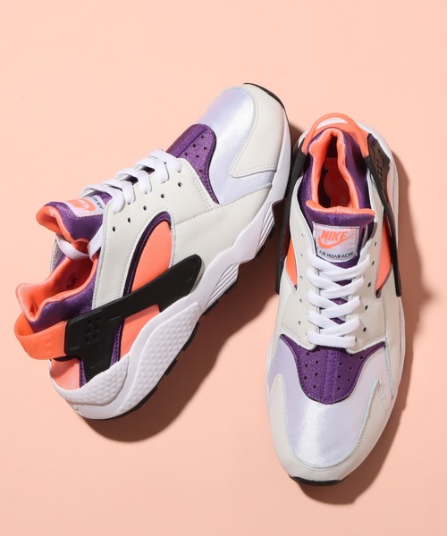 NIKE(ナイキ)の「NIKE AIR HUARACHE / ナイキ エア ハラチ【SP】(スニーカー・メンズ・ホワイト・28.0cm/26.0cm/27.0cm/26.5cm/27.5cm/25.5cm/28.5cm)」の1枚目の写真