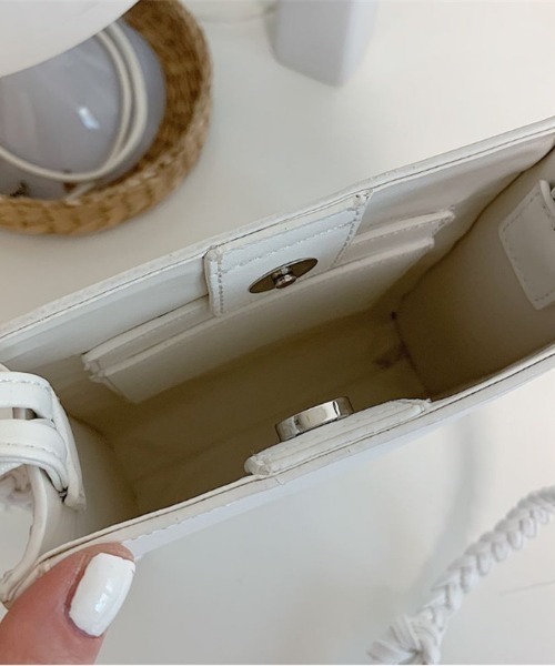 yuue' ( wear )（ユーイ）の「編み込みスクエアミニショルダーバッグ（ショルダーバッグ・レディース・ホワイト/ブラック/イエロー/グリーン/ライトグリーン・FREE）」の14枚目の写真