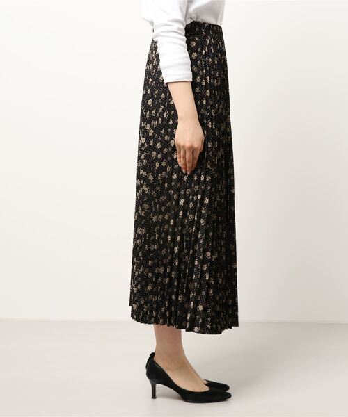 N.(N. Natural Beauty Basic)(エヌエヌナチュラルビューティーベーシック)の「フラワードットプリーツスカート(スカート・レディース・ブラック系その他/ホワイト系その他・MEDIUM)」の3枚目の写真