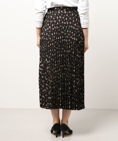 N.(N. Natural Beauty Basic)(エヌエヌナチュラルビューティーベーシック)の「フラワードットプリーツスカート(スカート・レディース・ブラック系その他/ホワイト系その他・MEDIUM)」の4枚目の写真