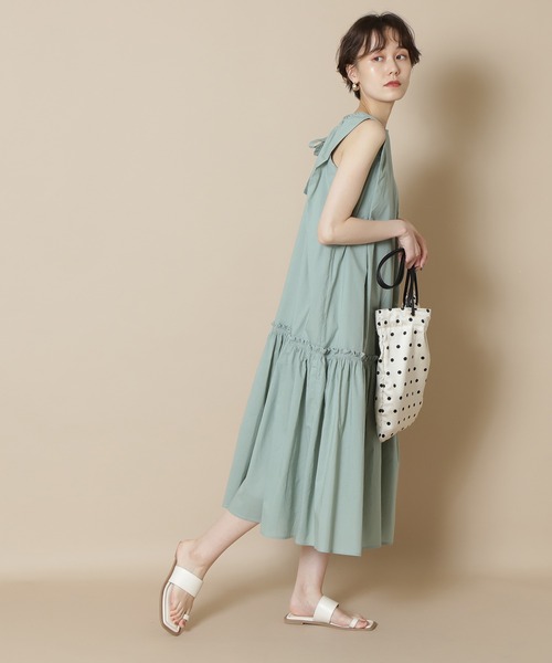 N.（N. Natural Beauty Basic）（エヌエヌナチュラルビューティーベーシック）の「◆コットンローンギャザーホールワンピース（ワンピース・レディース・チャコールグレー/ライトグリーン/レッド・MEDIUM）」の4枚目の写真