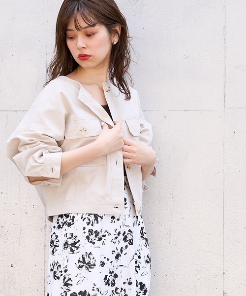 natural couture（ナチュラルクチュール）の「綿麻ノーカラーショートブルゾン（ブルゾン・レディース・カーキ/サックスブルー/ライトベージュ/オフホワイト・FREE）」の5枚目の写真