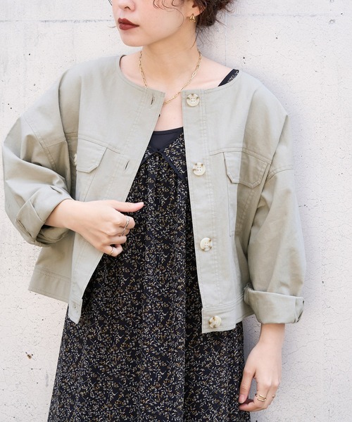 natural couture（ナチュラルクチュール）の「綿麻ノーカラーショートブルゾン（ブルゾン・レディース・カーキ/サックスブルー/ライトベージュ/オフホワイト・FREE）」の21枚目の写真