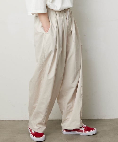 KGFR（カガフリ）の「直営店・WEB限定 KGFR(カガフリ)ダブルタックワイドテーパードパンツ（その他パンツ・メンズ・ブラック/ベージュ/ライトグリーン/アイボリー・S/M/L）」の16枚目の写真