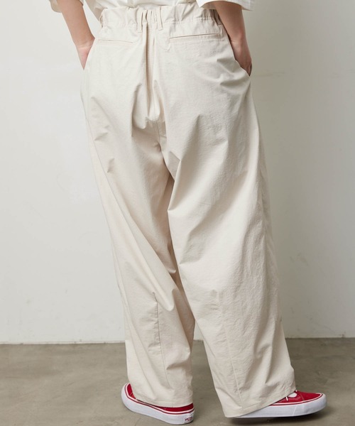 KGFR（カガフリ）の「直営店・WEB限定 KGFR(カガフリ)ダブルタックワイドテーパードパンツ（その他パンツ・メンズ・ブラック/ベージュ/ライトグリーン/アイボリー・S/M/L）」の5枚目の写真