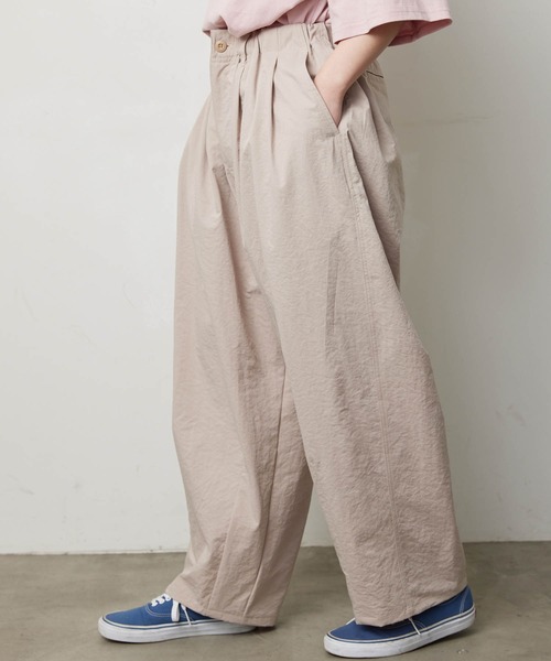 KGFR（カガフリ）の「直営店・WEB限定 KGFR(カガフリ)ダブルタックワイドテーパードパンツ（その他パンツ・メンズ・ブラック/ベージュ/ライトグリーン/アイボリー・S/M/L）」の7枚目の写真