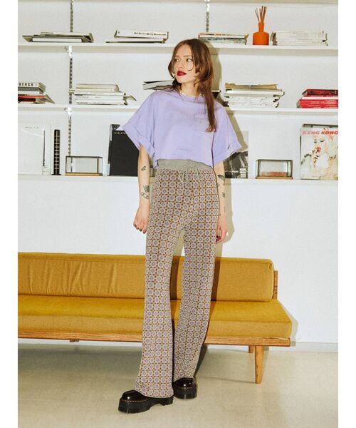 jouetie（ジュエティ）の「クロップドロゴ Tシャツ（Tシャツ/カットソー・レディース・オフホワイト/ブラック/パープル・MEDIUM）」の6枚目の写真