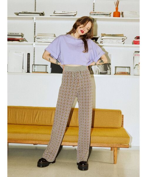 jouetie（ジュエティ）の「クロップドロゴ Tシャツ（Tシャツ/カットソー・レディース・オフホワイト/ブラック/パープル・MEDIUM）」の8枚目の写真