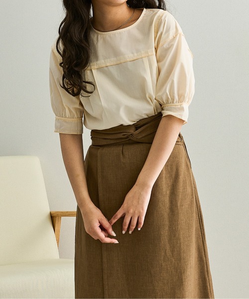 Ambre Neige（アンブルネージュ）の「パイピングパワショルブラウス／【WEB/EC限定商品】（シャツ/ブラウス・レディース・ホワイト/クリーム/キャメル・FREE）」の2枚目の写真