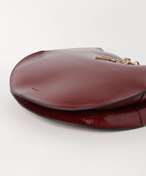 ALLSAINTS(オールセインツ)の「BEAUMONT HOBO(ショルダーバッグ・レディース・レッド系・ONE SIZE)」の2枚目の写真