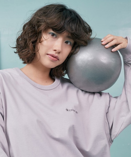 CONVERSE(コンバース)の「CONVERSE/コンバース 天竺メローデザインビッグシルエット長袖カットソー(Tシャツ/カットソー・レディース・ラベンダー/キャメル/ホワイト・M)」の2枚目の写真
